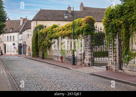 Rue du Chateau in Beaune, Burgundy, France. Stock Photo