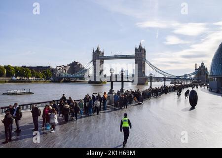 Large crowds continue to queue next to Tower Bridge on the last day of The Queen's lying-in-state at Westminster Hall. The Queen's state funeral takes place on 19th September. (Photo by Vuk Valcic / SOPA Images/Sipa USA) Stock Photo