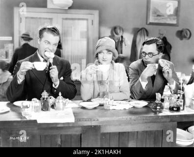 JAMES MURRAY ELEANOR BOARDMAN and Director KING VIDOR candid eating lunch circa May 1927 at the MGM Studios cafeteria during filming of THE CROWD 1928 director / story KING VIDOR screenplay King Vidor and John V.A. Weaver publicity for Metro Goldwyn Mayer Stock Photo