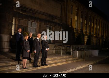 Edinburgh, UK. 18 September 2022. Scottish Government ministers, led by Deputy First Minister John Swinney, mark the National Moment of Reflection mourning the death of Her Majesty The Queen. Mr Swinney led a moment of reflection outside the Scottish GovernmentÕs St AndrewÕs House, joined by  Angus Robertson, Cabinet Secretary for the Constitution, External Affairs and Culture; Ben Macpherson, Minister for Social Security and Local Government; Jenny Gilruth, Minister for Transport and Lesley Fraser, Director General Corporate, in Edinburgh, UK. 18 September 2022. Credit: jeremy sutton-hibbert/ Stock Photo