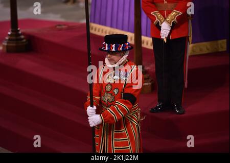 London, England, UK. 18th Sep, 2022. Guards stand by the coffin of the Queen as it lies in state in Westminster Hall in central London. Thousands of people have waited in line to pay their last respects to the Queen who died september 8 aged 96. (Credit Image: © Thomas Krych/ZUMA Press Wire) Credit: ZUMA Press, Inc./Alamy Live News Stock Photo