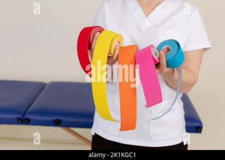 Woman applying blue kinesio tape on the injury knee Stock Photo - Alamy