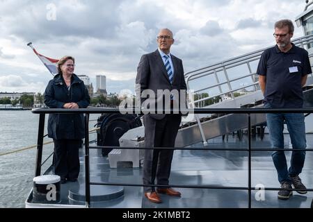 Netherlands, Rotterdam, 2022-09-08. Dutch Prime Minister Mark Rutte and Finance Minister Sigrid Kaag receive European Commission President Ursula Von Stock Photo