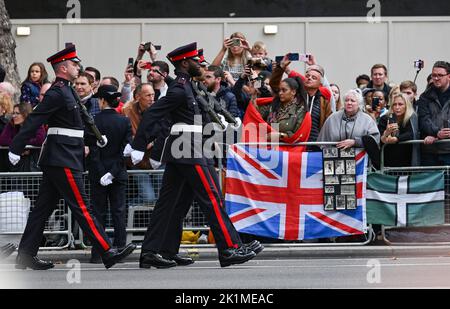 London, UK. 19th Sep, 2022. London UK 19th September 2022 - Crowds enjoy the pageantry during the funeral  of Queen Elizabeth II in London today: Credit Simon Dack / Alamy Live News Credit: Simon Dack News/Alamy Live News Stock Photo