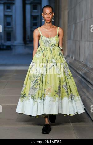 ERDEM SS23 runway during during London fashion Week on September 2022 - London, UK. 19/09/2022 Stock Photo