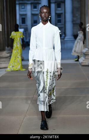 ERDEM SS23 runway during during London fashion Week on September 2022 - London, UK. 19/09/2022 Stock Photo