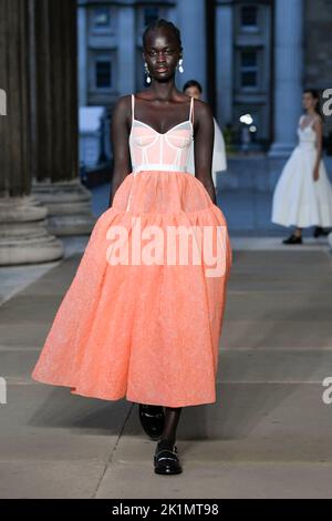 ERDEM SS23 runway during during London fashion Week on September 2022 - London, UK. 19/09/2022 Stock Photo