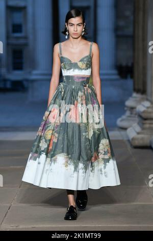 ERDEM SS23 runway during during London fashion Week on September 2022 - London, UK. 19/09/2022 Stock Photo