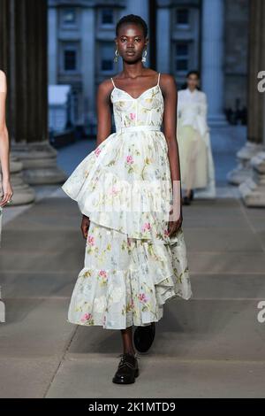 ERDEM SS23 runway during during London fashion Week on September 2022 - London, UK. 19/09/2022 Stock Photo