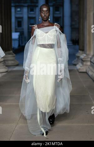 ERDEM SS23 runway during during London fashion Week on September 2022 - London, UK. 19/09/2022 Stock Photo