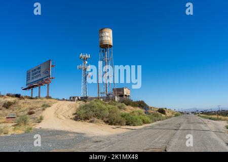 Oak Hills, CA, USA – September 14, 2022: On the summit of the Cajon Pass stand a water tower and a cellular tower in the rural town of Oak Hills, Cali Stock Photo