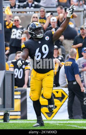 CHARLOTTE, NC - DECEMBER 18: Pittsburgh Steelers offensive guard Kevin  Dotson (69) during an NFL football game between the Pittsburg Steelers and  the Carolina Panthers on December 18, 2022 at Bank of