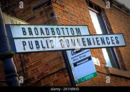 Charlesworth fingerpost sign posts for Broadbottom and Public Conveniences, 1 Glossop Rd, Charlesworth, Glossop SK13 5EZ Stock Photo