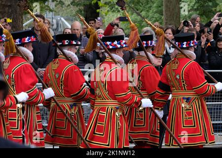 London, UK, 19th September, 2022. Beefeaters march with Queen Elizabeth's state funeral procession in Horseguards Parade as it takes place in central London. The full ceremonial procession was organised after ten days of official mourning, with burial to take place at Windsor Castle. Credit: Eleventh Hour Photography/Alamy Live News Stock Photo