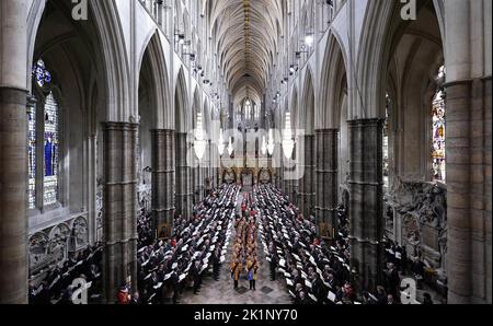 (220920) -- LONDON, Sept. 20, 2022 (Xinhua) -- Photo taken on Sept. 19, 2022 shows the state funeral for Queen Elizabeth II in London, Britain. Britain held a state funeral for Queen Elizabeth II, the country's longest-reigning monarch, at Westminster Abbey on Monday, attended by a host of world leaders, royalty and other dignitaries. (PA Wire/Handout via Xinhua) Stock Photo