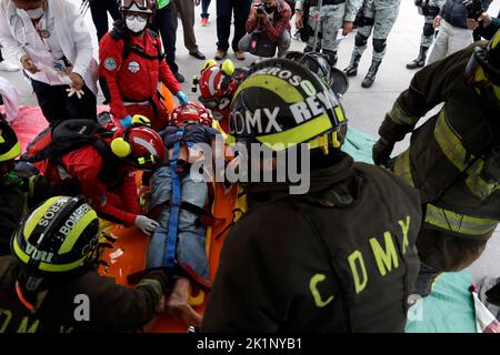 Mexico City, Mexico. 19th Sep, 2022. Emergency and rescue corps from the Secretaries of National Defense, Navy, Public Security and the National Guard participate in a drill for the National Day of Civil Protection and the anniversary of the earthquakes from 1985 and 2017. on September 19, 2022 in Mexico City, Mexico. (Credit Image: © Luis Barron Eyepix Group/eyepix via ZUMA Press Wire) Stock Photo