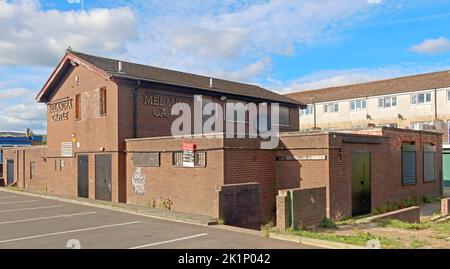 The Melandra Castle Pub,now closed and boarded up, Winster Mews, Gamesley, Glossop, Derbyshire, SK13 Stock Photo