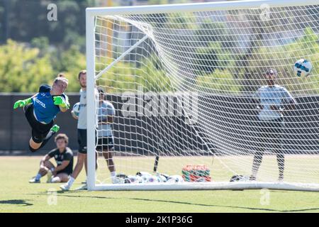 Thousand Oaks, USA. 19th Sep, 2022. German international soccer player Almuth Schult trains with her club Angel City FC which plays in the National Women's Soccer League (NWSL). Founded in 2020 and based in Los Angeles, the club has several celebrities as owners. Credit: Maximilian Haupt/dpa/Alamy Live News Stock Photo