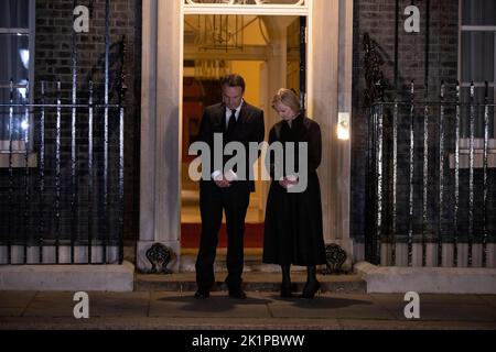 PHOTO:JEFF GILBERT 18th September 2022 Downing Street, Whitehall, London, UK UK Prime Minister Liz Truss stands outside No.10 during a 'national moment of reflection' as the nation holds a one minute silence in memory of Her Majesty Queen Elizabeth II the night before the State Funeral. Stock Photo