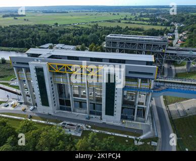 14 September 2022, Brandenburg, Niederfinow: The old (h) and the new (v) ship lift (aerial view with a drone). The dimensions of the new ship lift are enormous. The trough, in which the ships can travel up or down the approximately 36 meters in the elevator, weighs 9800 tons. After around 14 years of construction, the inauguration of the giant ship lift is now scheduled for October 4, 2022. The Federal Waterways and Shipping Administration has invested around 520 million euros in the new lift. The new facility will then be available for general shipping traffic from 05.10.2022. The old ship li Stock Photo