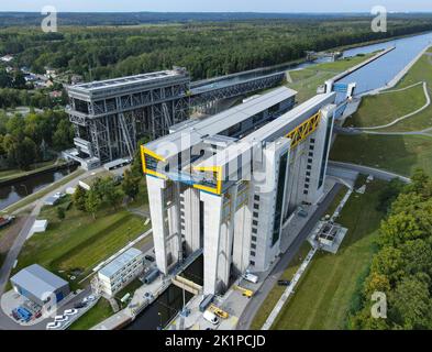 14 September 2022, Brandenburg, Niederfinow: The old (l) and the new (r) ship lift (aerial view with a drone). The dimensions of the new ship lift are enormous. The trough, in which the ships can travel up or down the approximately 36 meters in the elevator, weighs 9800 tons. After around 14 years of construction, the inauguration of the giant ship lift is now scheduled for October 4, 2022. The Federal Waterways and Shipping Administration has invested around 520 million euros in the new lift. The new facility will then be available for general shipping traffic from 05.10.2022. The old ship li Stock Photo