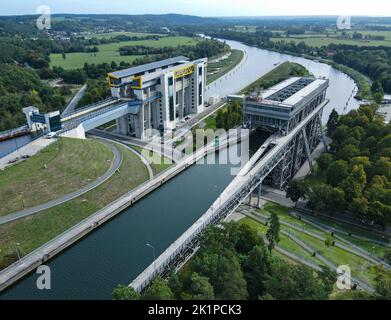 14 September 2022, Brandenburg, Niederfinow: The old (r) and the new (l) ship lift (aerial view with a drone). The dimensions of the new ship lift are enormous. The trough, in which the ships can travel up or down the approximately 36 meters in the elevator, weighs 9800 tons. After around 14 years of construction, the inauguration of the giant ship lift is now scheduled for October 4, 2022. The Federal Waterways and Shipping Administration has invested around 520 million euros in the new lift. The new facility will then be available for general shipping traffic from 05.10.2022. The old ship li Stock Photo