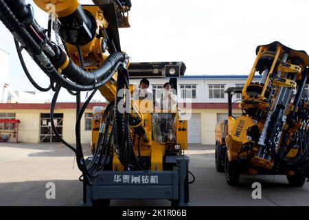 ZHANGJIAKOU, CHINA - SEPTEMBER 20, 2022 - Technicians of Huatai Mining, Metallurgy and Machinery Co LTD exchange technical issues with customers via a Stock Photo