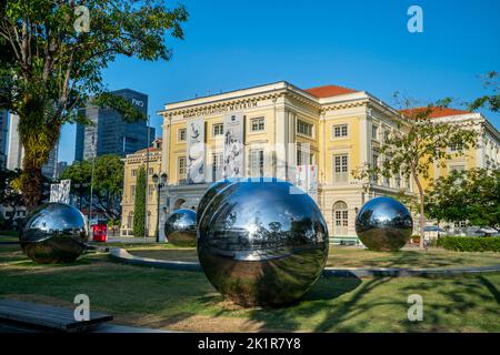 Mirror Balls art installation in the Asian Civilisations Museum Green on bank of Singapore River. Singapore Stock Photo