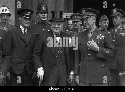 Winston Churchill with General Dwight D. Eisenhower on being given the Freedom of the City of London. June 1945. Stock Photo