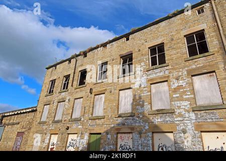 Woods mill, ex-Volcrepe Limited, Glossop, High Peak, Derbyshire, England, UK, SK13 Stock Photo