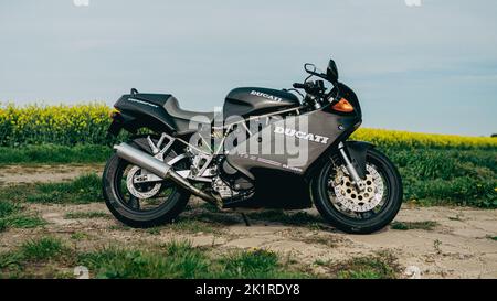 Ducati 900ss hi-res stock photography and images - Alamy