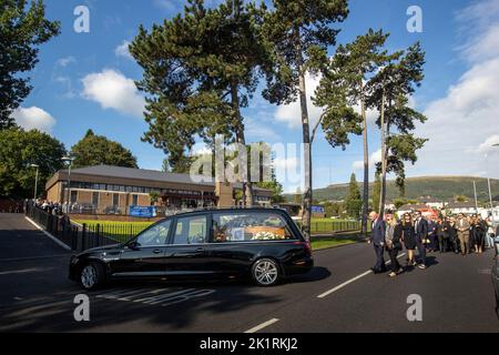 Mourners walk behind the coffin of Hollie Thomson as it arrives at St Michael's Church in west Belfast. Picture date: Tuesday September 20, 2022. Stock Photo