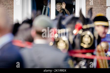 2022-09-20 13:18:54 THE HAGUE - Princess Beatrix watches the royal procession with the Golden Coach on Prinsjesdag. ANP BART MAAT netherlands out - belgium out Stock Photo