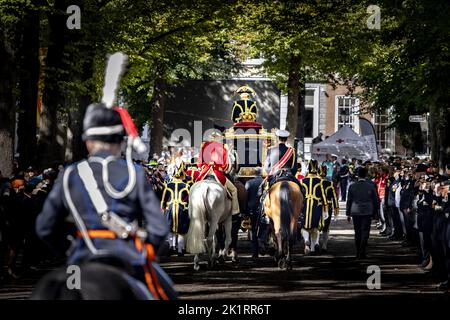 THE HAGUE - Netherlands, 2022-09-20 14:06:00 THE HAGUE - The Gouden Koets travels along the Lange Voorhout towards Noordeinde Palace for the balcony scene on Prinsjesdag. The new government year begins on the third Tuesday in September. ANP RAMON VAN FLYMEN netherlands out - belgium out Stock Photo