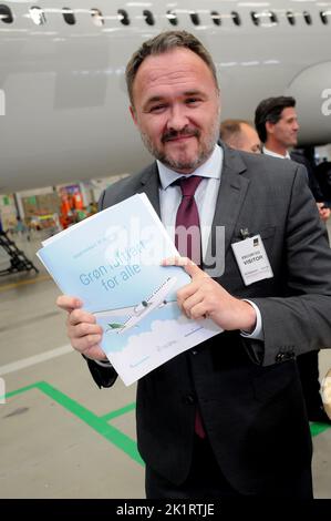 Kastrup/Copenahgen /Denmark/20 Septemeber2022/  Denamrk miistrer for Cklimate and eneergy Dan Jorgensen holds join press confeence with Ms.Tine Branmsen danish minister for transport and Jeppe Bruus danish minister for taxation and revenue  Thomsbye admsdiretcor for Copenhaageh airport and partner climate ann SAS diretcor Simon Pauck Hansen an Copenhagen Int.airport in Kastrup. Green airtarvel for all  (Photo. Francis Joseph Dean/Dean Pictures. Stock Photo