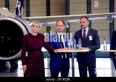 Kastrup/Copenahgen /Denmark/20 Septemeber2022/  Denamrk miistrer for Cklimate and eneergy Dan Jorgensen holds join press confeence with Ms.Tine Branmsen danish minister for transport and Jeppe Bruus danish minister for taxation and revenue  Thomsbye admsdiretcor for Copenhaageh airport and partner climate ann SAS diretcor Simon Pauck Hansen an Copenhagen Int.airport in Kastrup. Green airtarvel for all  (Photo. Francis Joseph Dean/Dean Pictures. Stock Photo