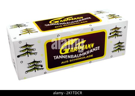 Gartmann Tannenbaumkränze aus Schokolade mit Verpackung auf weissem Hintergrund Stock Photo
