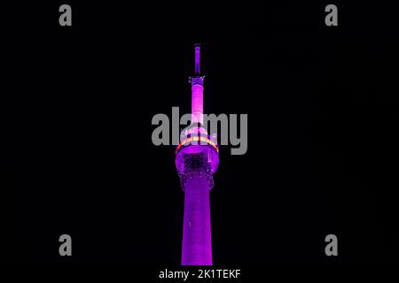 The UK's tallest free standing structure Arqiva Tower, was lit up in Purple t opay tribute to Her Majesty the Queen Elizabeth. Stock Photo