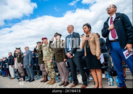 Nijmegen, Netherlands. 20th Sep, 2022. People from the American embassy seen during the recital of the American national anthem. A solemn ceremony took place at the Waal Crossing Memorial (Waaloversteek-monument), to commemorate the heroic crossing of the Waal river by American soldiers of the 82nd Airborne Division, during the Operation Market Garden, now 78 years ago. The ceremony was attended by the Mayor of Nijmegen, Hubert Bruls, and several WWII veterans and the 82nd Airborne Division. (Photo by Ana Fernandez/SOPA Images/Sipa USA) Credit: Sipa USA/Alamy Live News Stock Photo