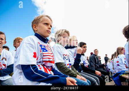 Nijmegen, Netherlands. 20th Sep, 2022. Children seen during the commemoration ceremony. A solemn ceremony took place at the Waal Crossing Memorial (Waaloversteek-monument), to commemorate the heroic crossing of the Waal river by American soldiers of the 82nd Airborne Division, during the Operation Market Garden, now 78 years ago. The ceremony was attended by the Mayor of Nijmegen, Hubert Bruls, and several WWII veterans and the 82nd Airborne Division. (Photo by Ana Fernandez/SOPA Images/Sipa USA) Credit: Sipa USA/Alamy Live News Stock Photo