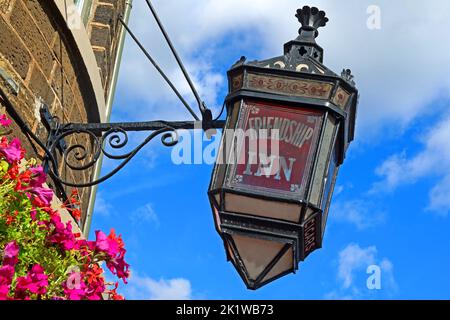 Victorian red lamp, at the Friendship Inn, 3 Arundel St, Glossop, High Peak, Derbyshire, England, UK, SK13 7AB, corner pub Stock Photo