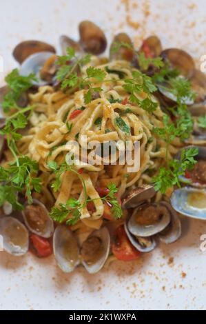 Spaghetti alle Vongole - Clams linguini Stock Photo