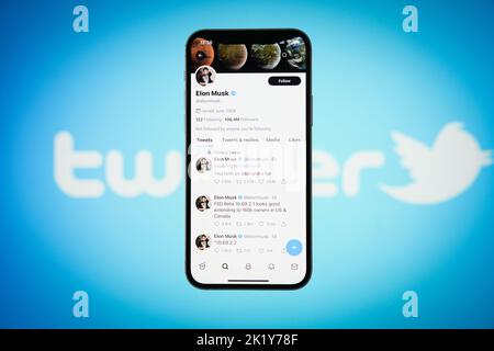 Warsaw, Poland. 21st Sep, 2022. The Twitter profile page belonging to Elon Musk is seen on an Apple iPhone mobile phone in this photo illustration Warsaw, Poland on 21 September, 2022. Also showing a Tweet by Musk hitting out former US Secretary of Labor Rovert Reich over emeral mine accusations. (Photo by Jaap Arriens/Sipa USA) Credit: Sipa USA/Alamy Live News Stock Photo