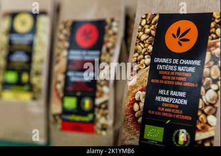 Hemp is useful in the industry of construction, clothes, food. |  Premier salon du chanvre wallon. Nouvelle filiere industrielle, le chanvre trouve so Stock Photo