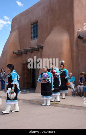 Native American members of the Zuni Olla Maidens from the Zuni Pueblo near Gallup, New Mexico, prepare to perform in Santa Fe, New Mexico. Stock Photo