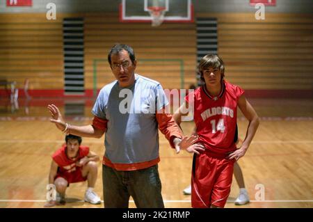 KENNY ORTEGA, ZAC EFRON, HIGH SCHOOL MUSICAL, 2006 Stock Photo