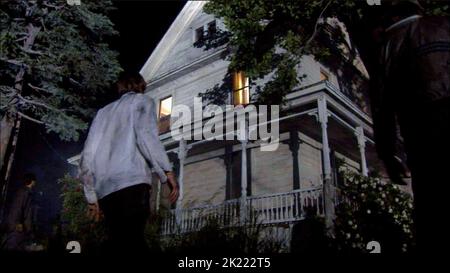 ZOMBIES APPROACH HOUSE, NIGHT OF THE LIVING DEAD 3D, 2006 Stock Photo