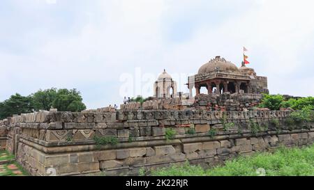 INDIA, RAJASTHAN, DAUSA, July 2022, Tourist at Harshad Mata Temple with fallen walls of campus, Abhaneri Stock Photo