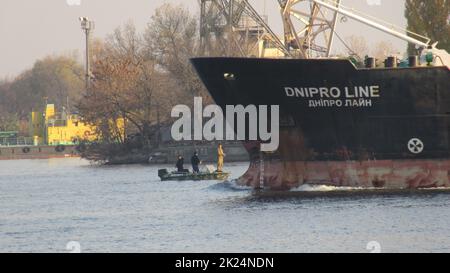 Kherson, Cherson, Ukraine, Stadtansicht November 2018 , Dnepr, Fluss