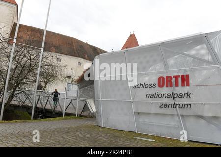 Schloss Orth an der Donau in Niederösterreich - Orth Castle on the Danube in Lower Austria Stock Photo